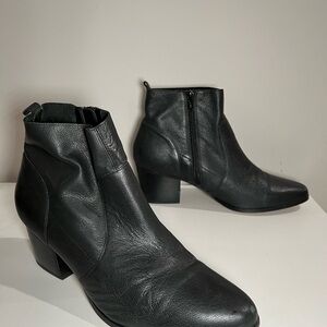 CROWN VINTAGE SALEEN ANKLE BOOTS 9.5